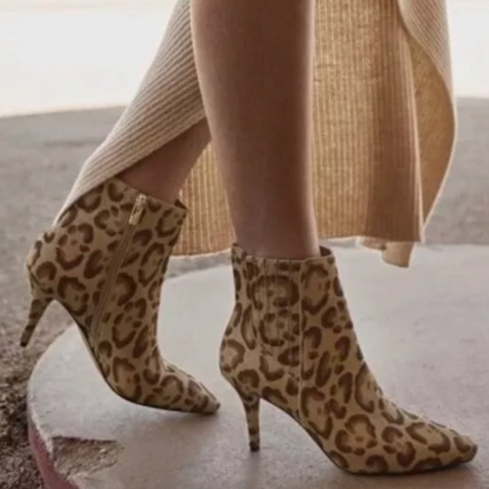 NWOT Vince Camuto Ambind Leopard Heeled Boots size 7.5 Calf Cow Hair Brown